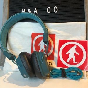 Teal Outdoor Tech Wireless Bluetooth Headphones🌐